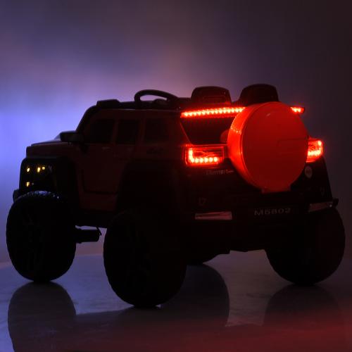 Детский полноприводный электромобиль Super Wheele с багажником и ручкой для транспортировки, белый