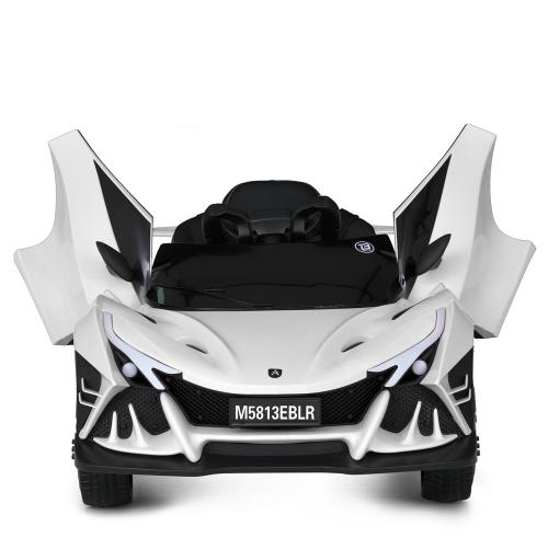 Дитячий повнопривідний електромобіль Sport Car Aggressor (MP3) з вертикальними дверцятами, спойлером та ручкою для транспортування, білий