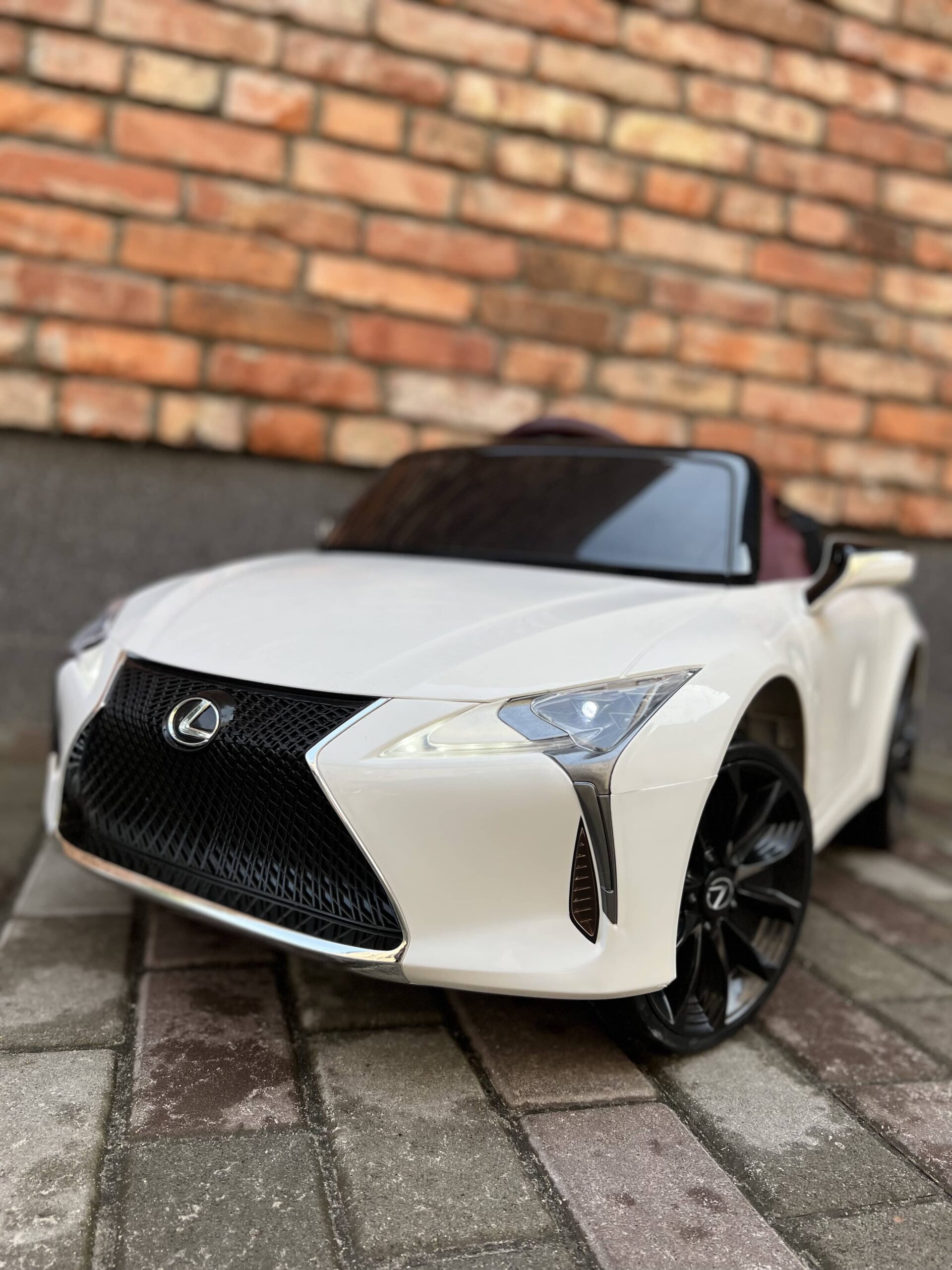 Дитячий електромобіль Bambi Lexus LC500, білий