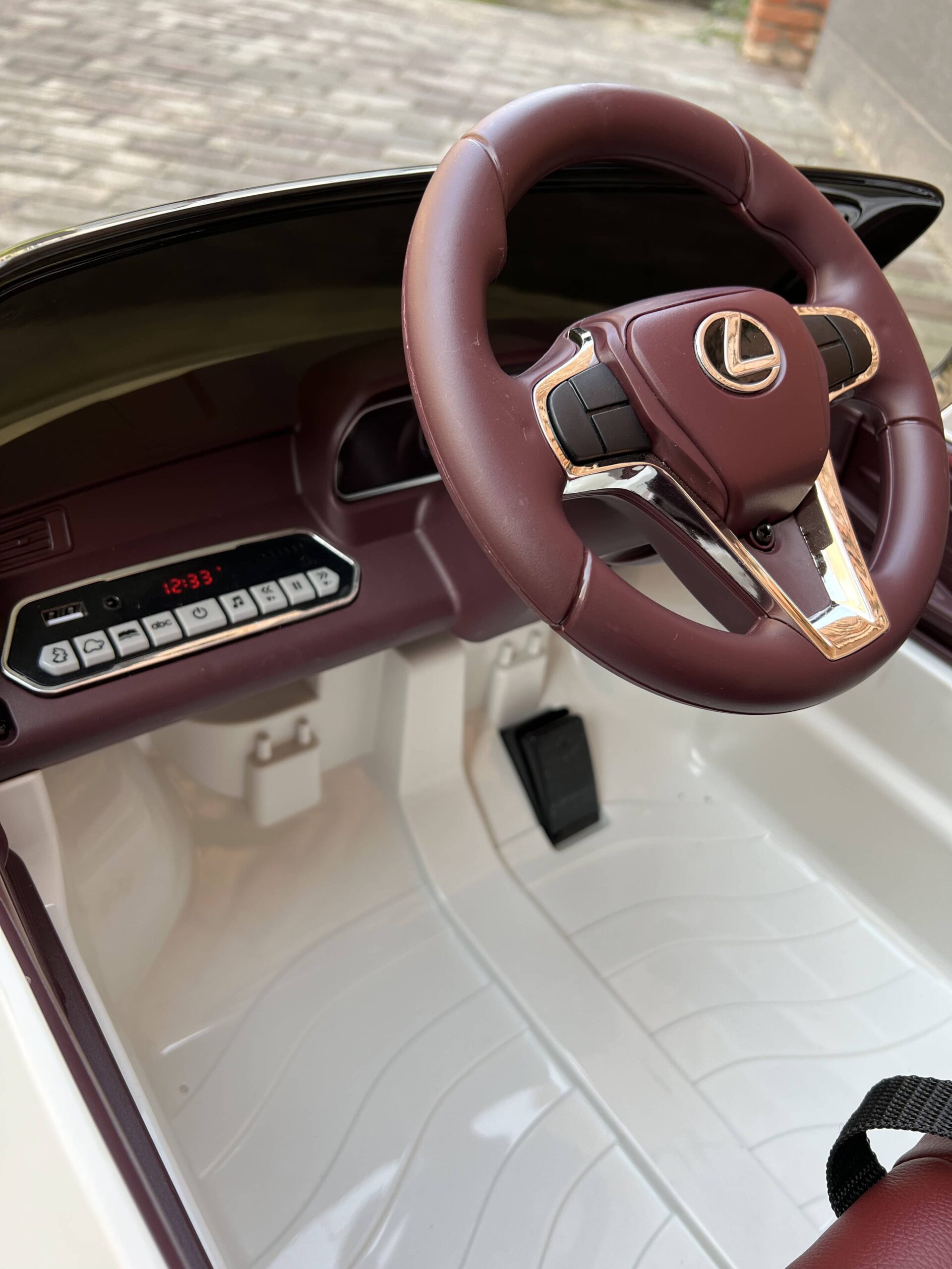 Дитячий електромобіль Bambi Lexus LC500, білий