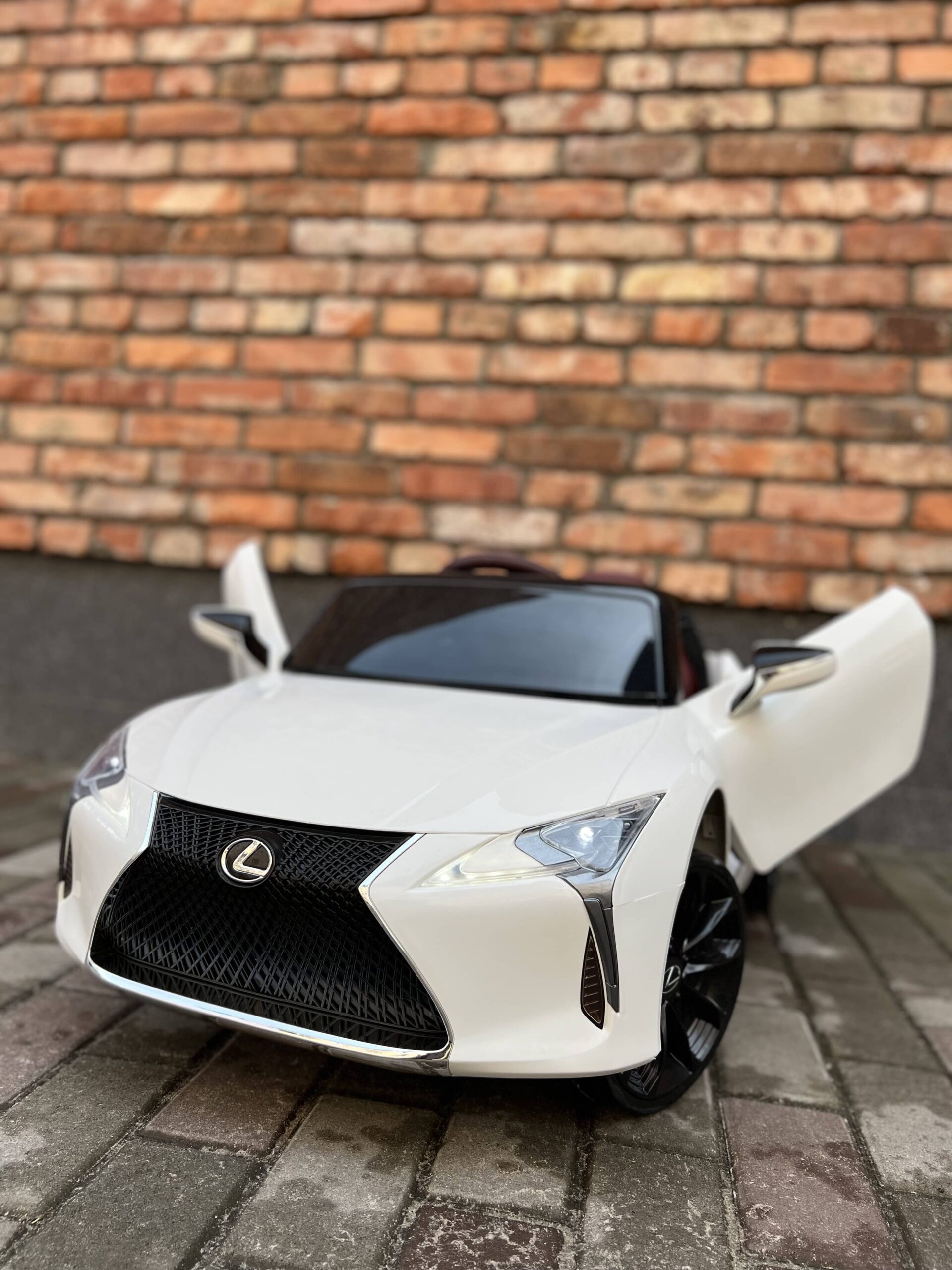 Дитячий електромобіль Bambi Lexus LC500, білий