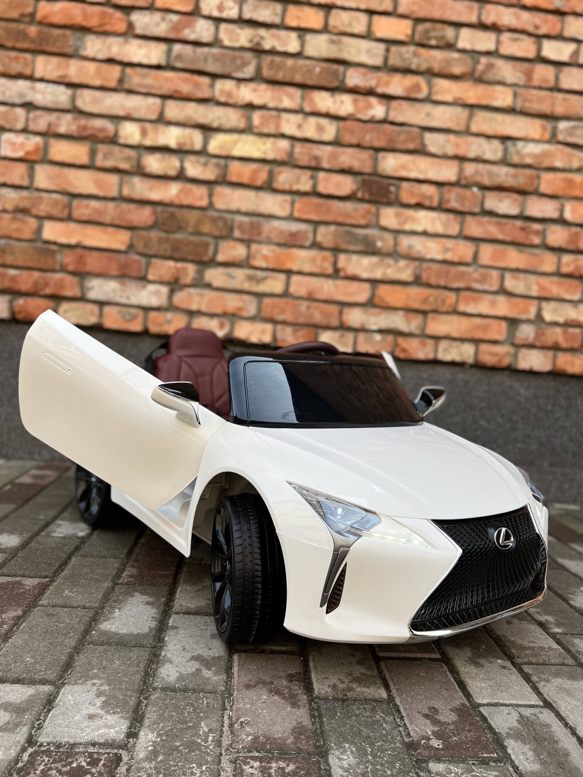Дитячий електромобіль Bambi Lexus LC500, білий