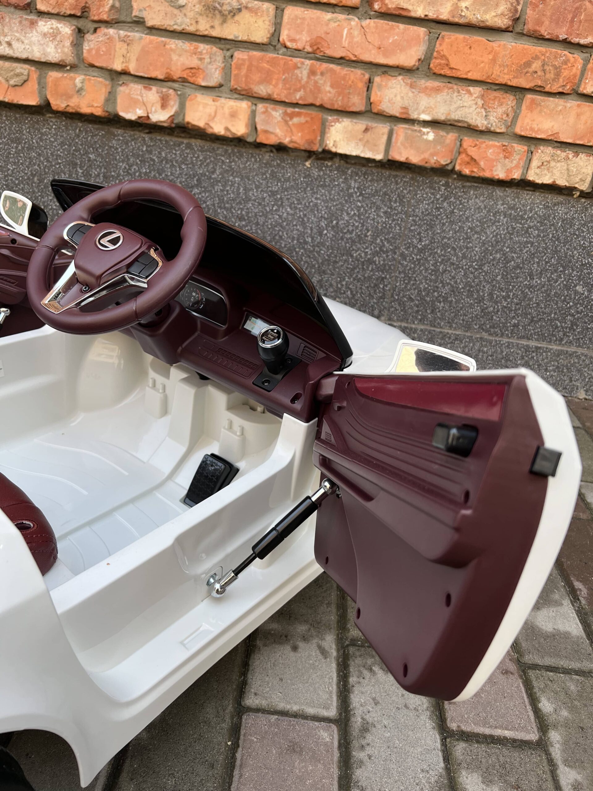Дитячий електромобіль Bambi Lexus LC500, білий
