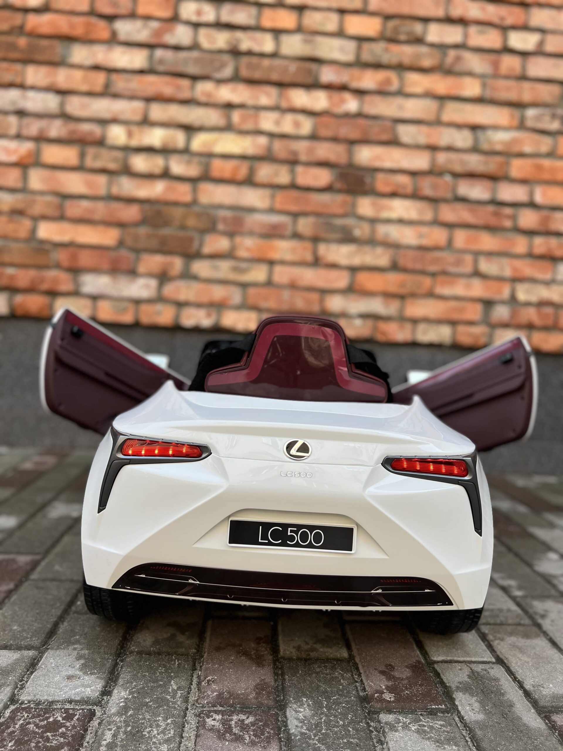 Дитячий електромобіль Bambi Lexus LC500, білий