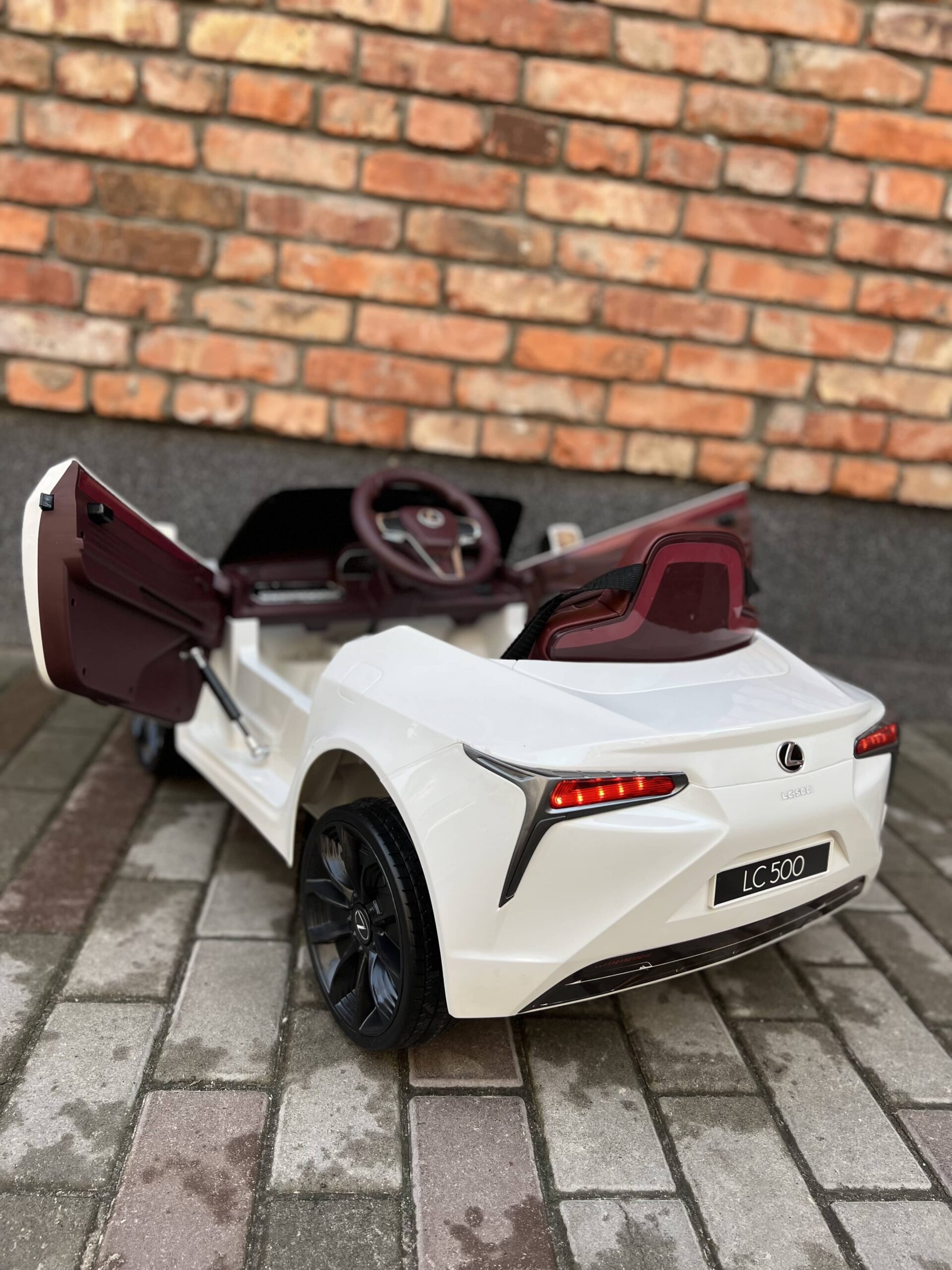 Дитячий електромобіль Bambi Lexus LC500, білий
