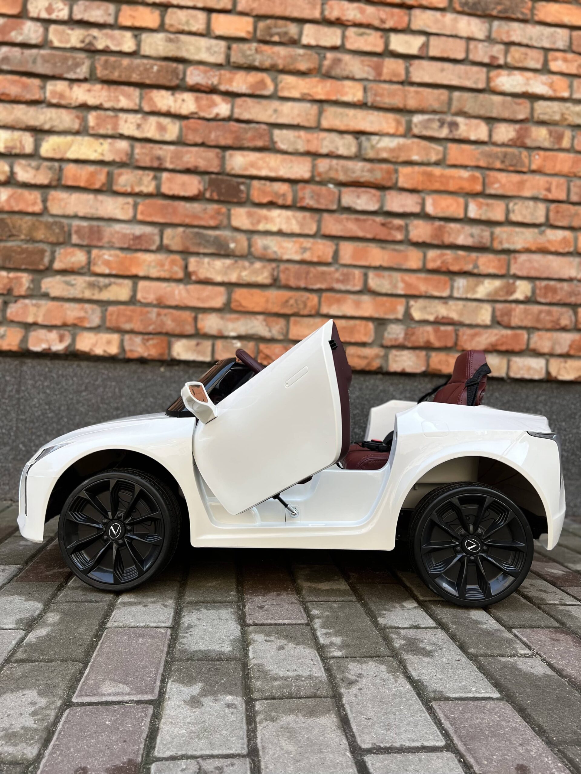 Дитячий електромобіль Bambi Lexus LC500, білий