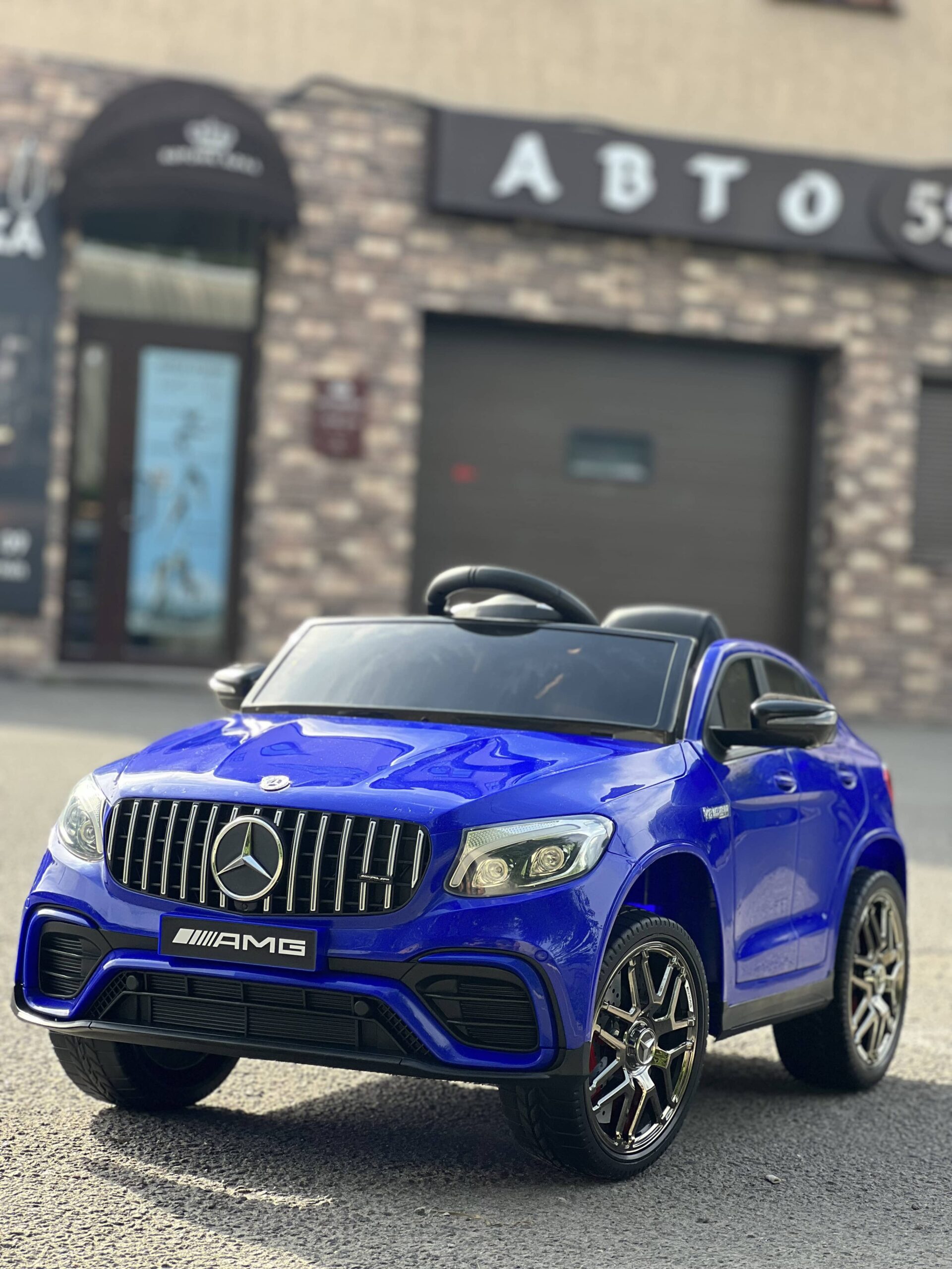 Дитячий повнопривідний електромобіль Bambi Mercedes-Benz GLC 63S з автофарбуванням, синій