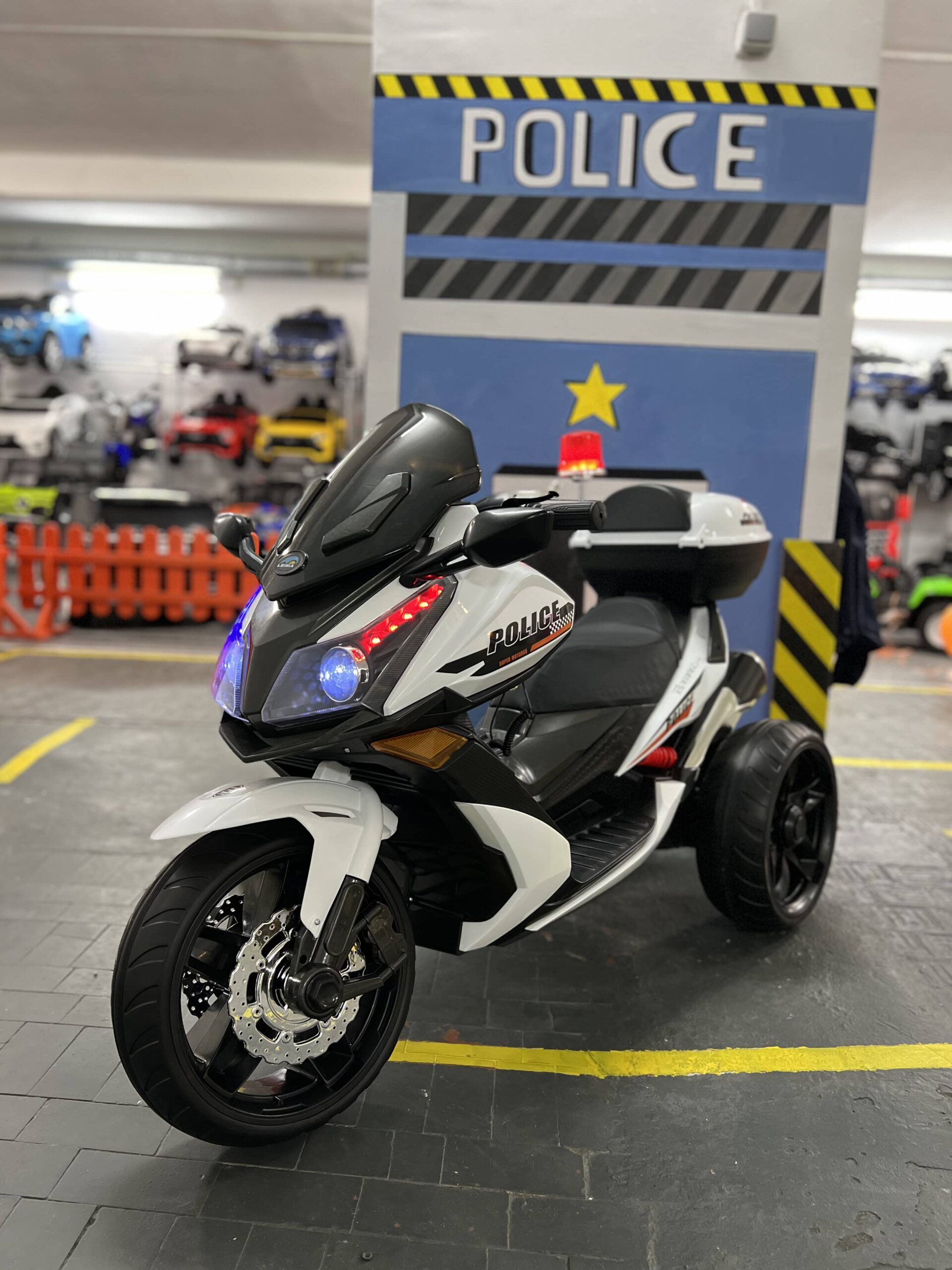 Дитячий електромотоцикл Bambi Racer BMW R POLICE (MP3) триколісний з гучномовцем та багажником, білий