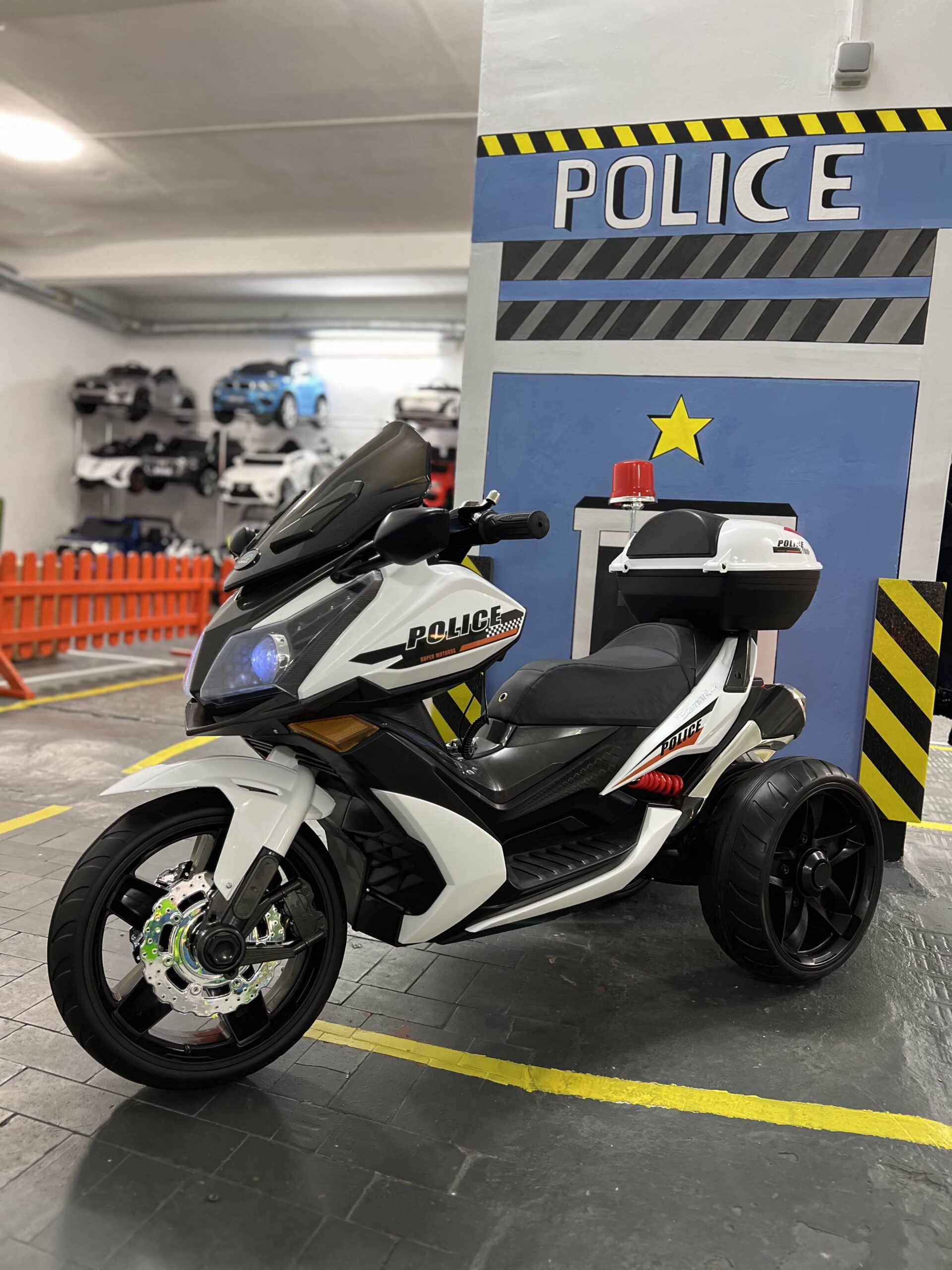 Дитячий електромотоцикл Bambi Racer BMW R POLICE (MP3) триколісний з гучномовцем та багажником, білий
