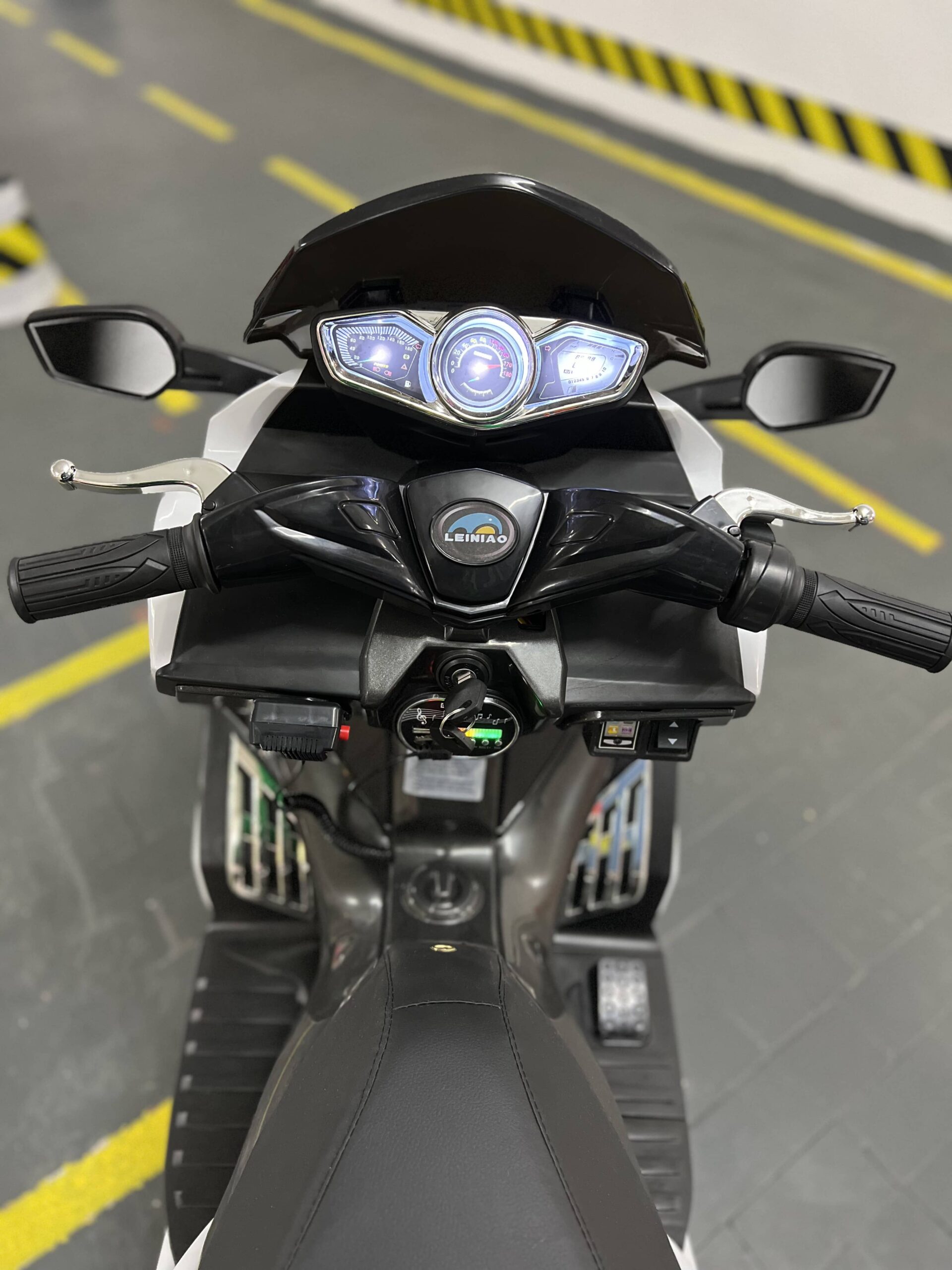 Дитячий електромотоцикл Bambi Racer BMW R POLICE (MP3) триколісний з гучномовцем та багажником, білий
