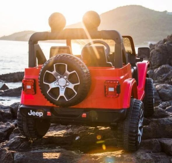 Дитячий електромобіль з пультом керування Bambi Jeep Rubicon (MP3) з багажником, ручкою для транспортування та рухливим капотом, червоний