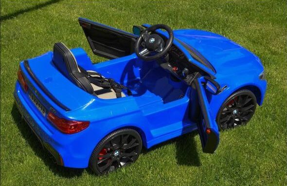 Дитячий електромобіль Bambi BMW M5 CS (MP3) з додатковими коліщадками та ручкою для транспортування, синій