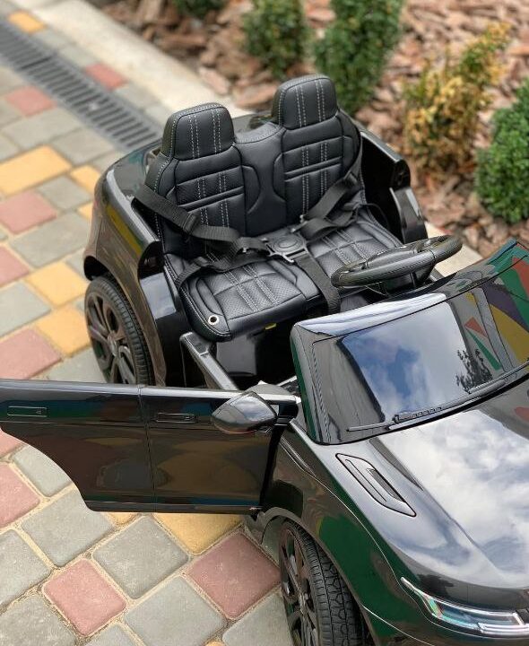 Дитячий електромобіль Bambi Range Rover Evoque (MP4) з додатковими коліщадками та автофарбуванням, чорний