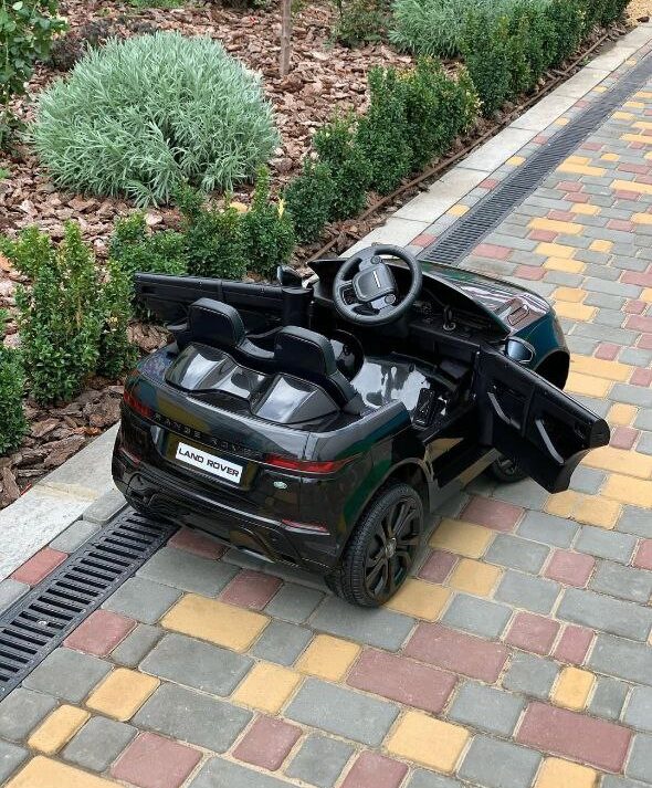 Дитячий електромобіль Bambi Range Rover Evoque (MP4) з додатковими коліщадками та автофарбуванням, чорний