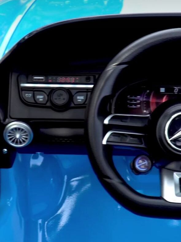 Дитячий двомісний повнопривідний електромобіль Bambi Mercedes-Benz AMG SL63 (MP3) з додатковими коліщадками та автофарбуванням, блакитний