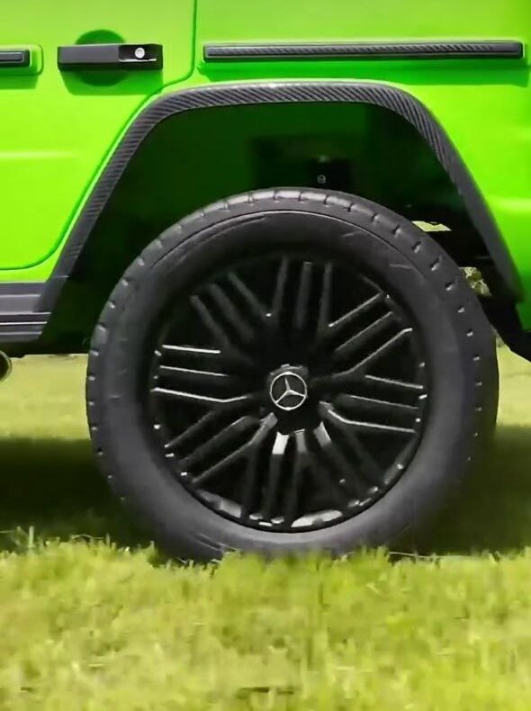 Дитячий двомісний повнопривідний електромобіль Mercedes G63 з автофарбуванням, до 80 кг, зелений