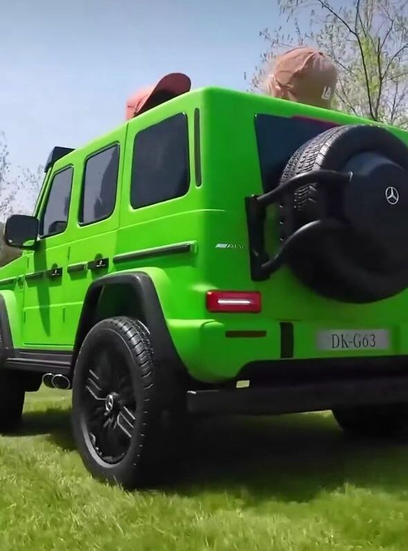 Дитячий двомісний повнопривідний електромобіль Mercedes G63 з автофарбуванням, до 80 кг, зелений