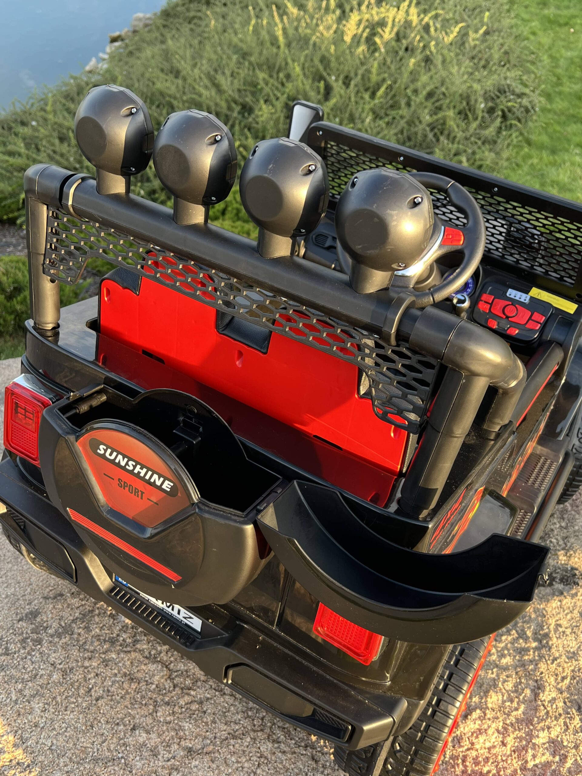 Дитячий повнопривідний електромобіль Bambi Jeep Sunshine Fire з багажником та ручкою для транспортування, чорний