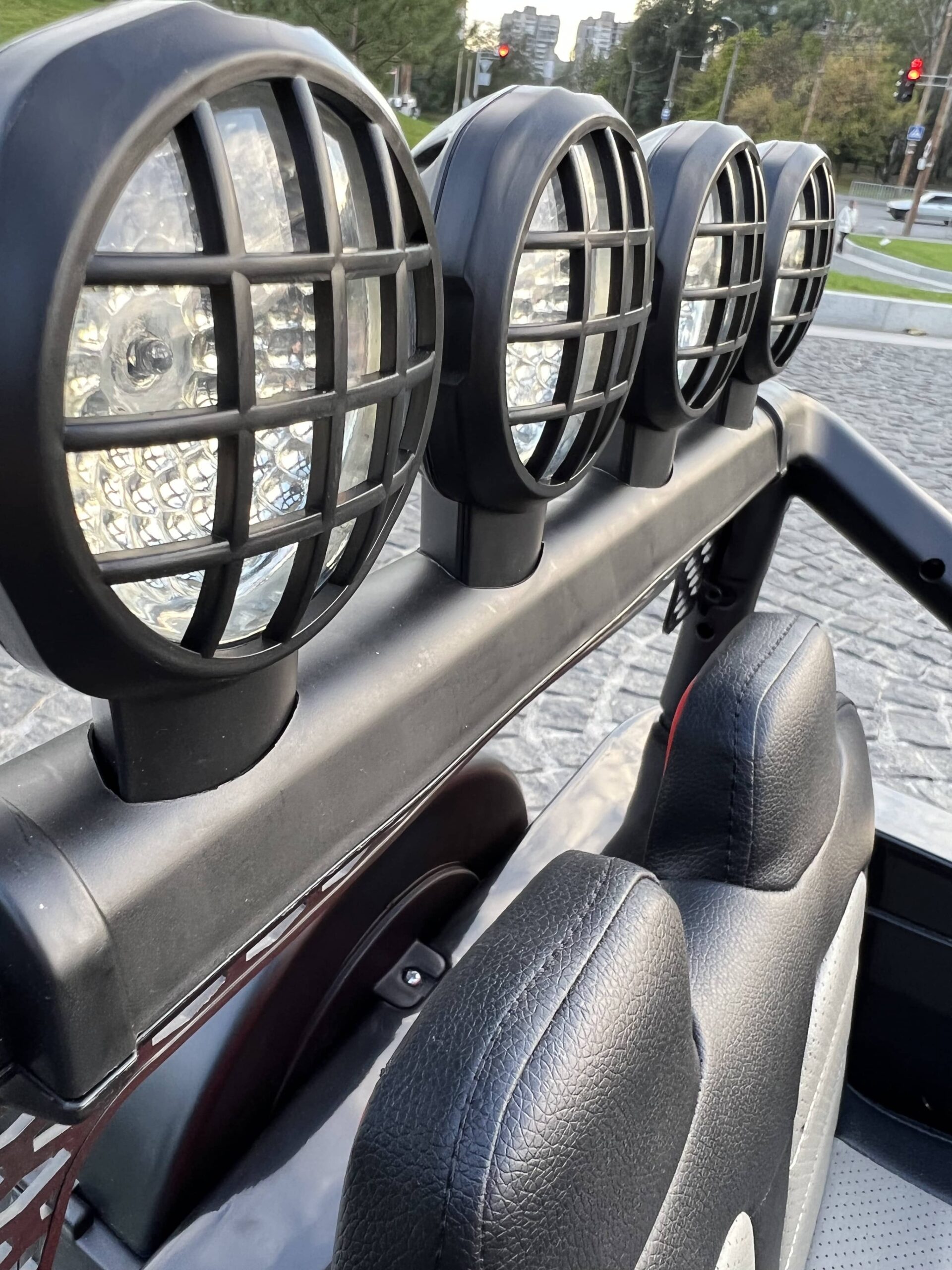 Дитячий повнопривідний електромобіль Bambi Jeep Sunshine Fire з багажником та ручкою для транспортування, чорний