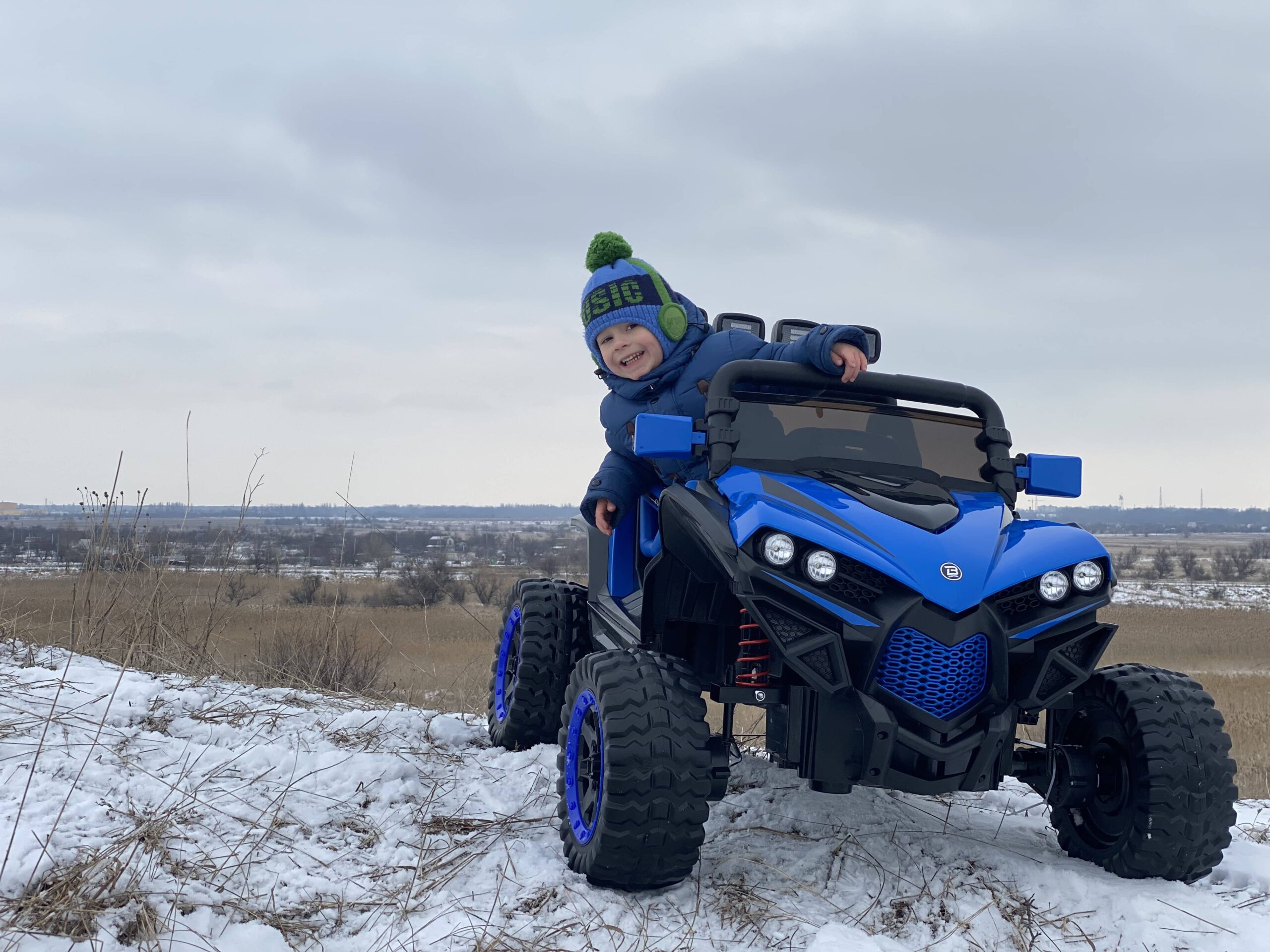 Детский полноприводный электромобиль Bambi Buggy GForce 200 с кондиционером и ручкой для транспортировки, до 60 кг, до 8 км, голубой
