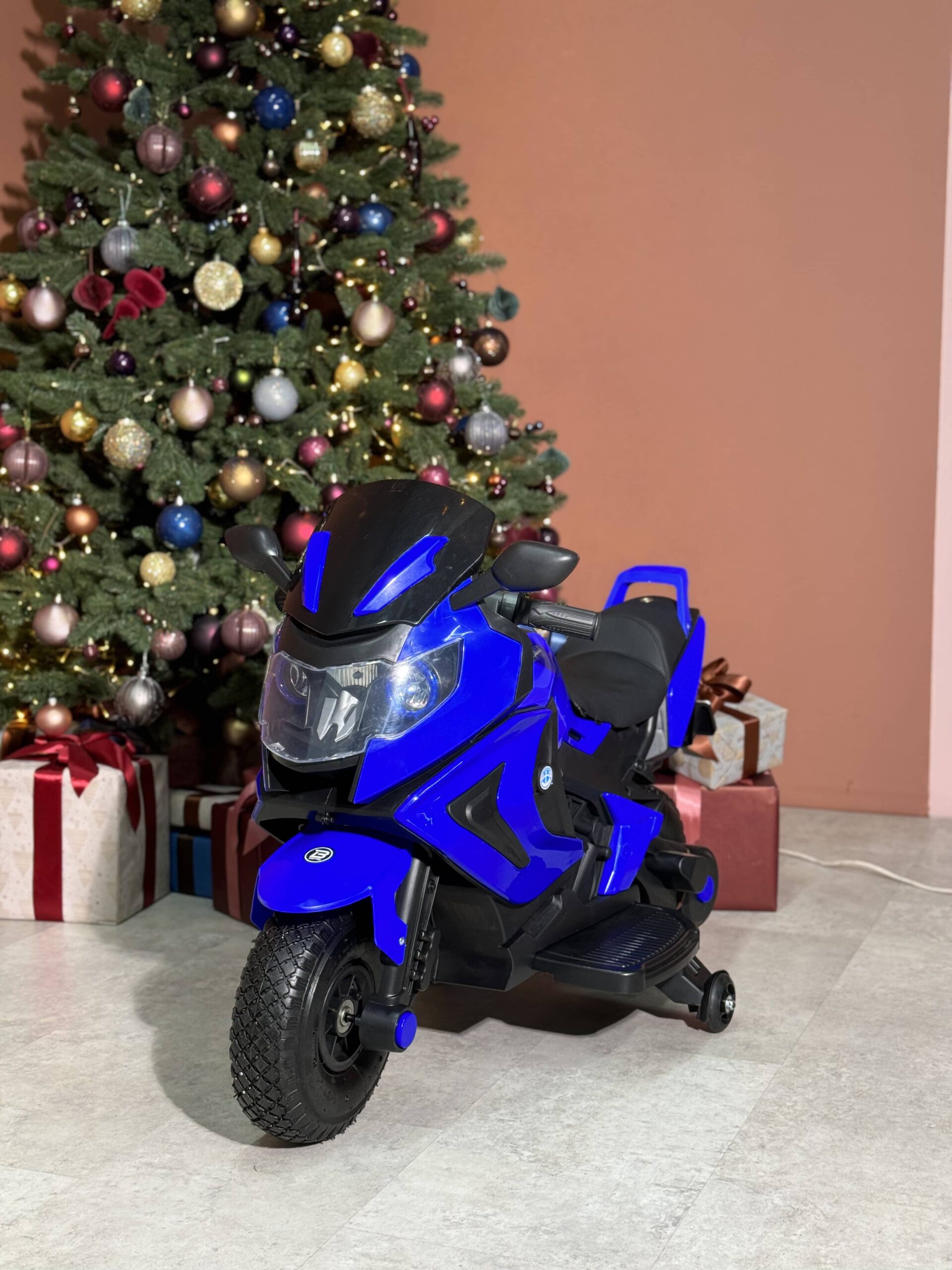 Детский электромотоцикл Bambi BMW R1200 RT (MP3) с дополнительными колесиками, резиновыми колесами и ручкой для транспортировки, синий