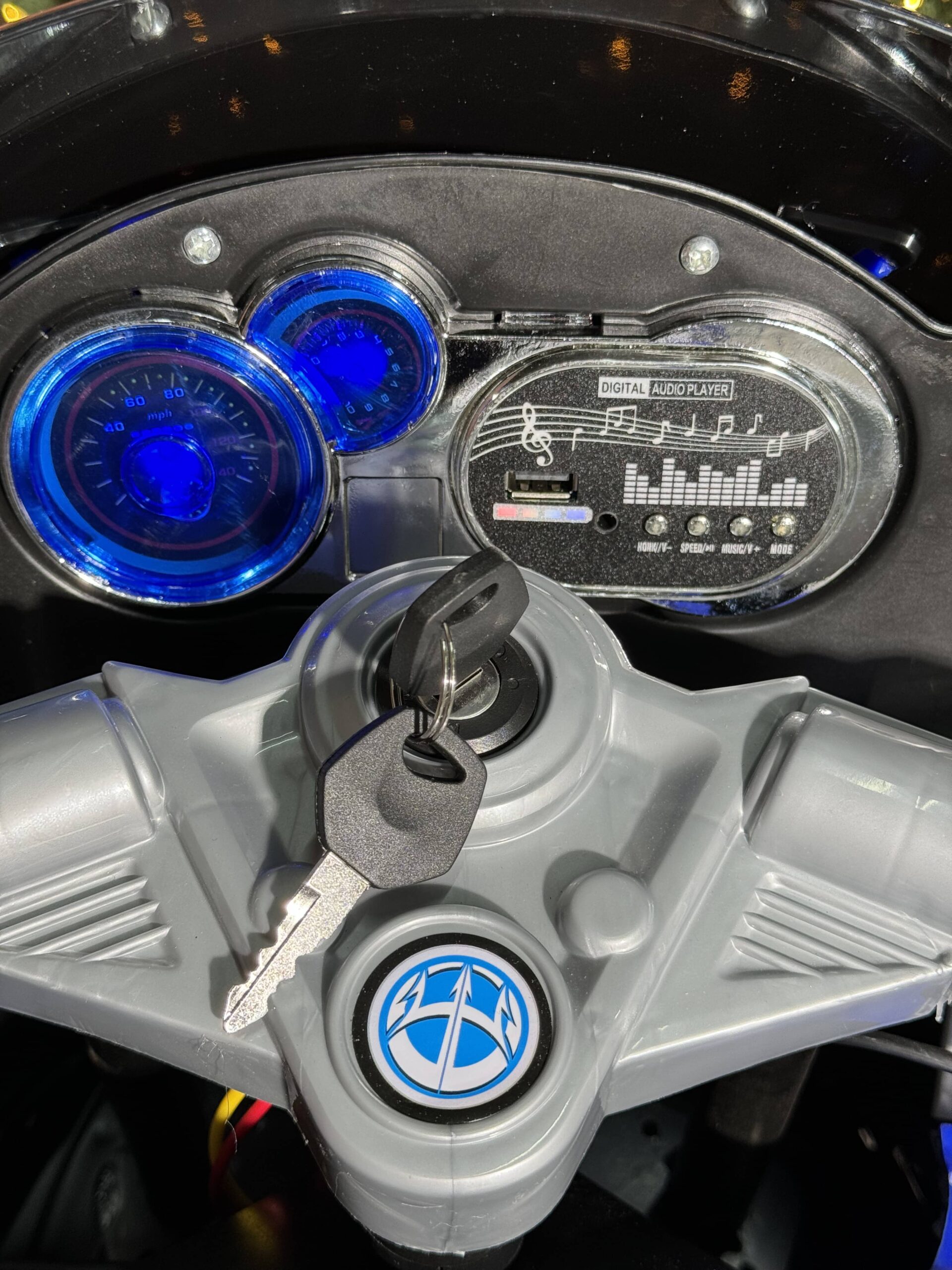 Детский электромотоцикл Bambi BMW R1200 RT (MP3) с дополнительными колесиками, резиновыми колесами и ручкой для транспортировки, синий