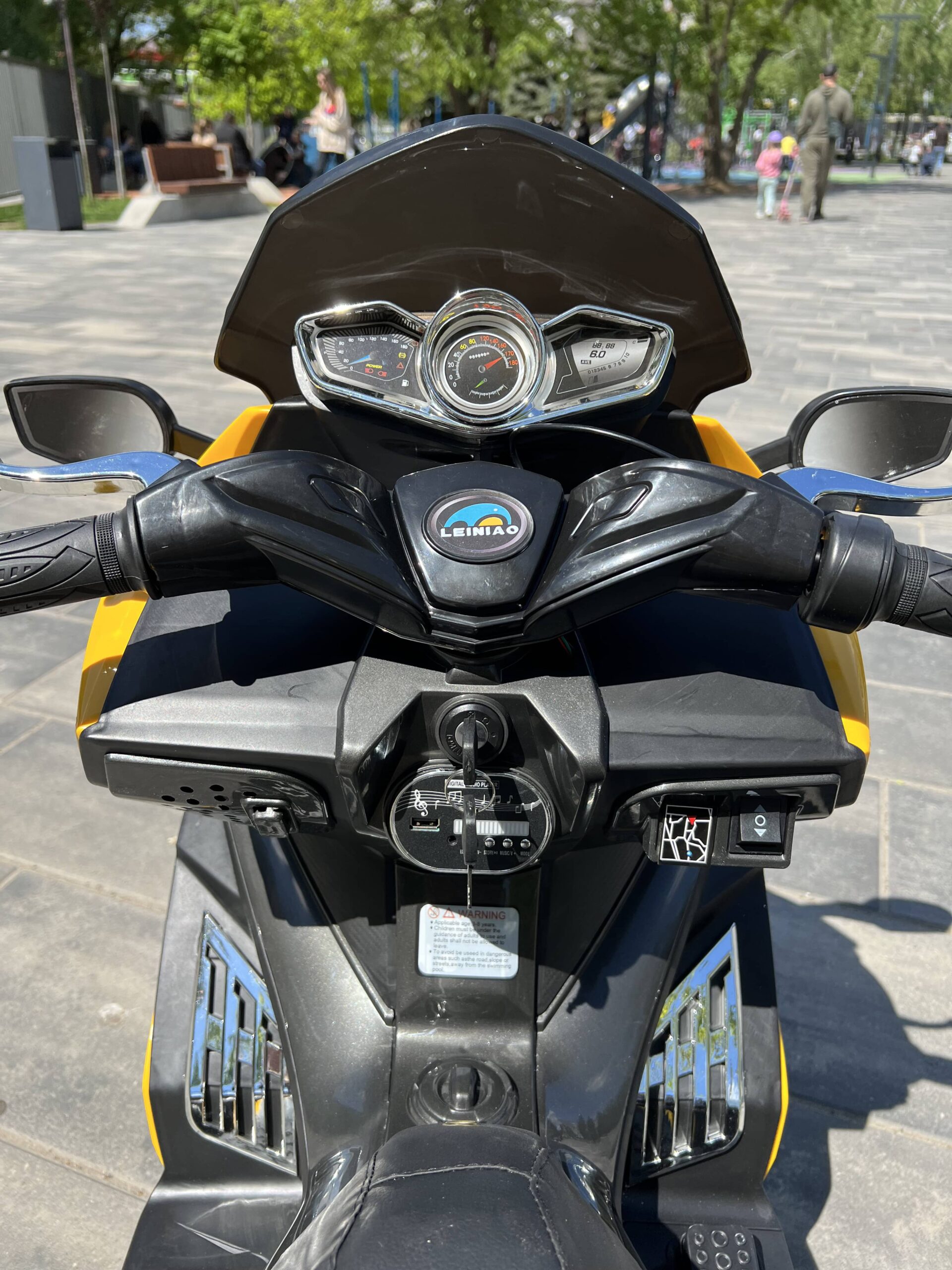 Дитячий триколісний електромотоцикл Bambi BMW R (MP3) з багажником, жовтий