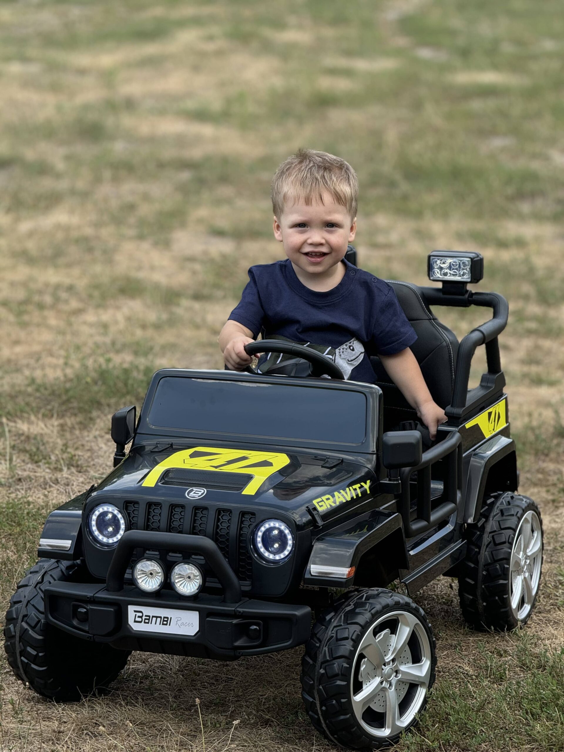Дитячий електромобіль Bambi Jeep Gravity 41 (MP3) з прожекторами та лопатою, чорний