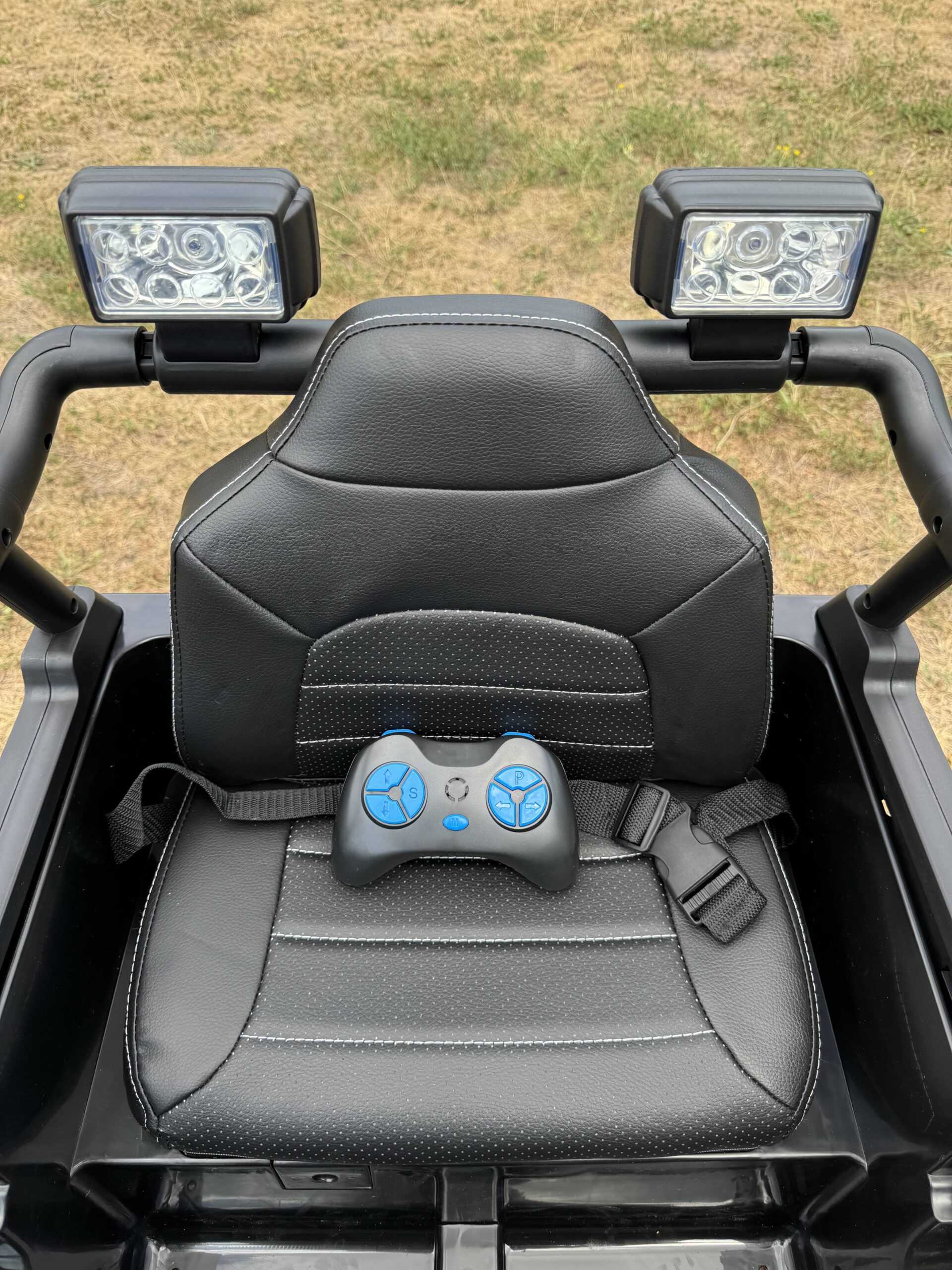 Дитячий електромобіль Bambi Jeep Gravity 41 (MP3) з прожекторами та лопатою, чорний