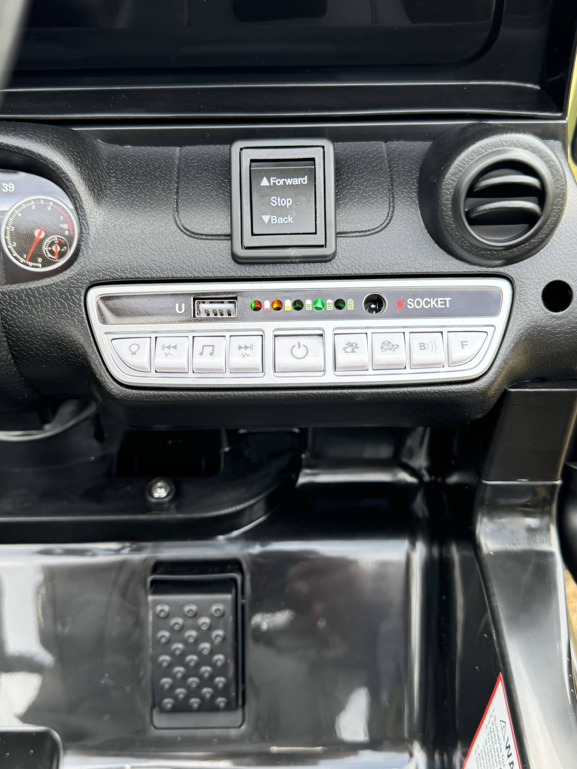 Дитячий електромобіль Bambi Jeep Gravity 41 (MP3) з прожекторами та лопатою, чорний