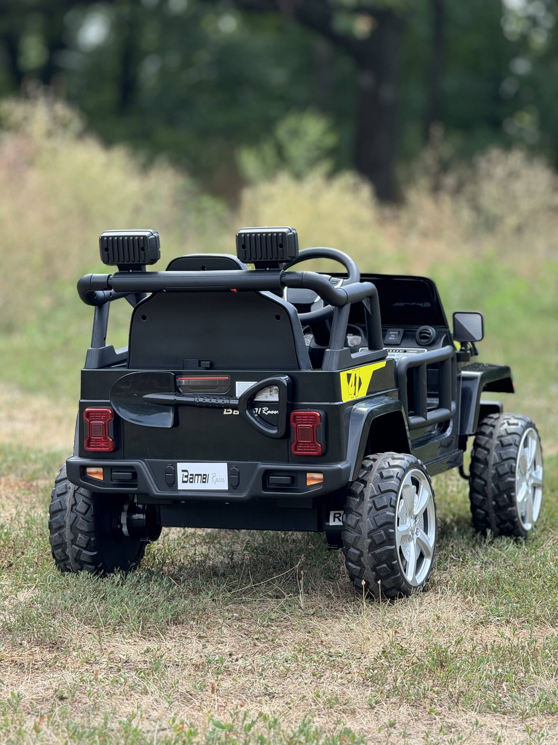 Дитячий електромобіль Bambi Jeep Gravity 41 (MP3) з прожекторами та лопатою, чорний