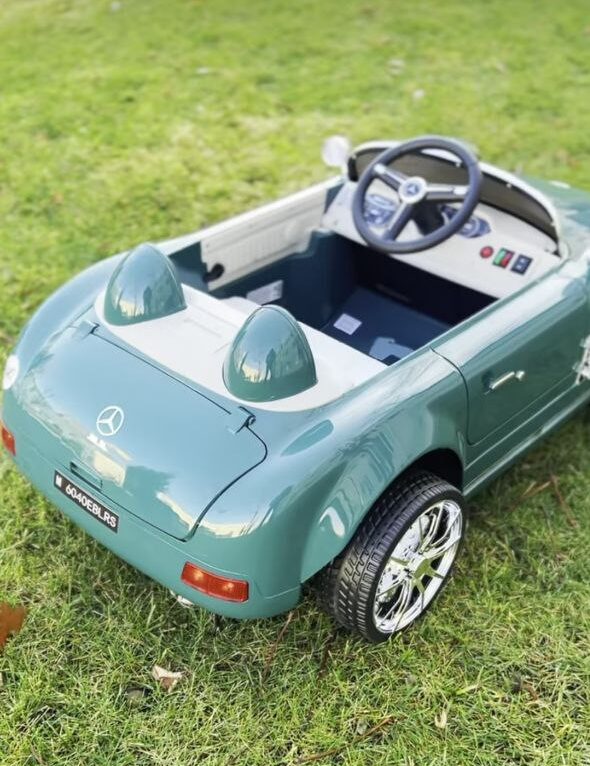 Дитячий повнопривідний електромобіль Bambi Mercedes-Benz 300 SL Gullwing (MP3) з автофарбуванням, зелений