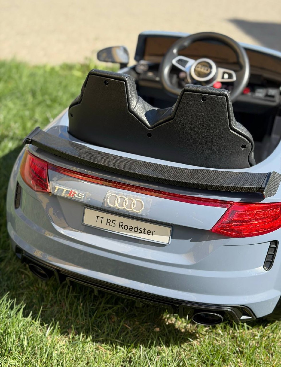 Дитячий електромобіль Audi TT RS Roadster, сірий