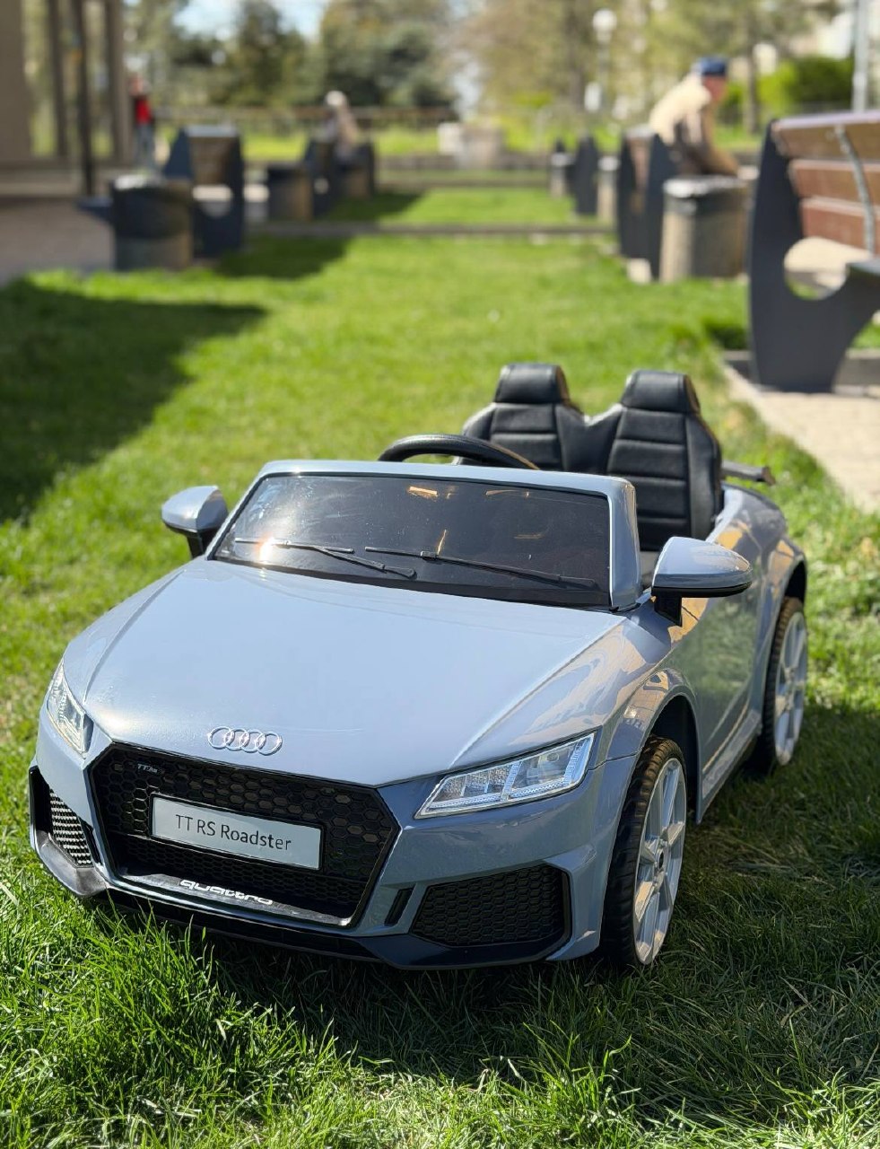 Дитячий електромобіль Audi TT RS Roadster, сірий