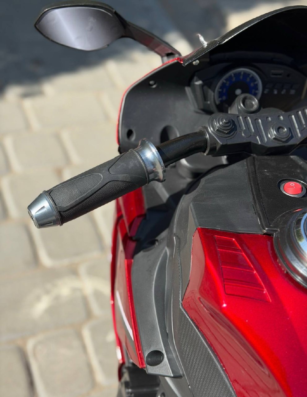 Дитячий триколісний електромотоцикл Yamaha R1 (MP3) з автофарбуванням, червоний