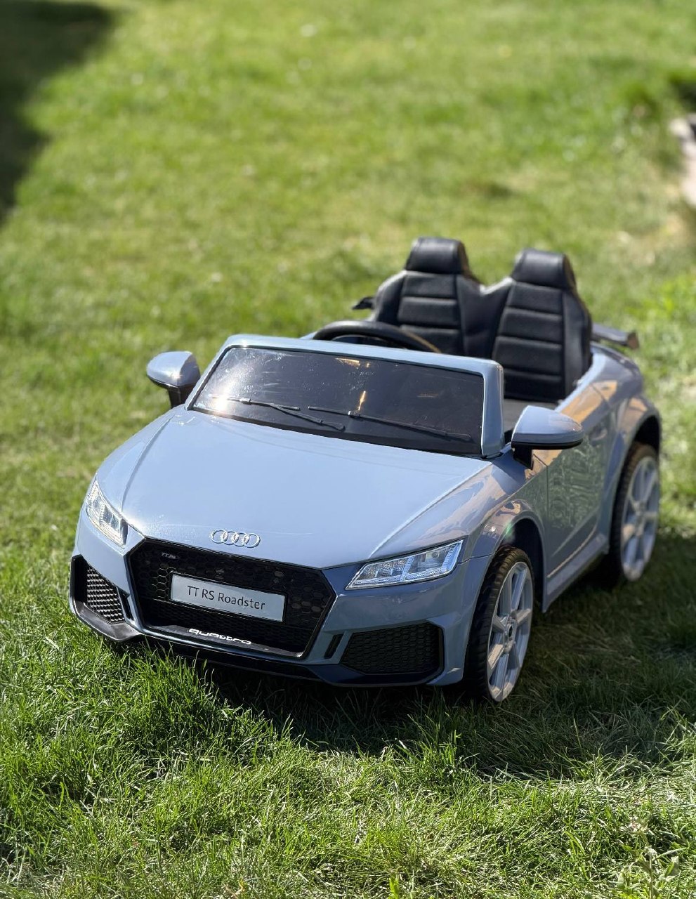 Дитячий електромобіль Audi TT RS Roadster, сірий