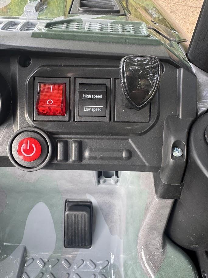 Дитячий електромобіль Bambi Jeep Off-Road Military (MP3) з автофарбуванням та ручкою для транспортування, камуфляж зелений