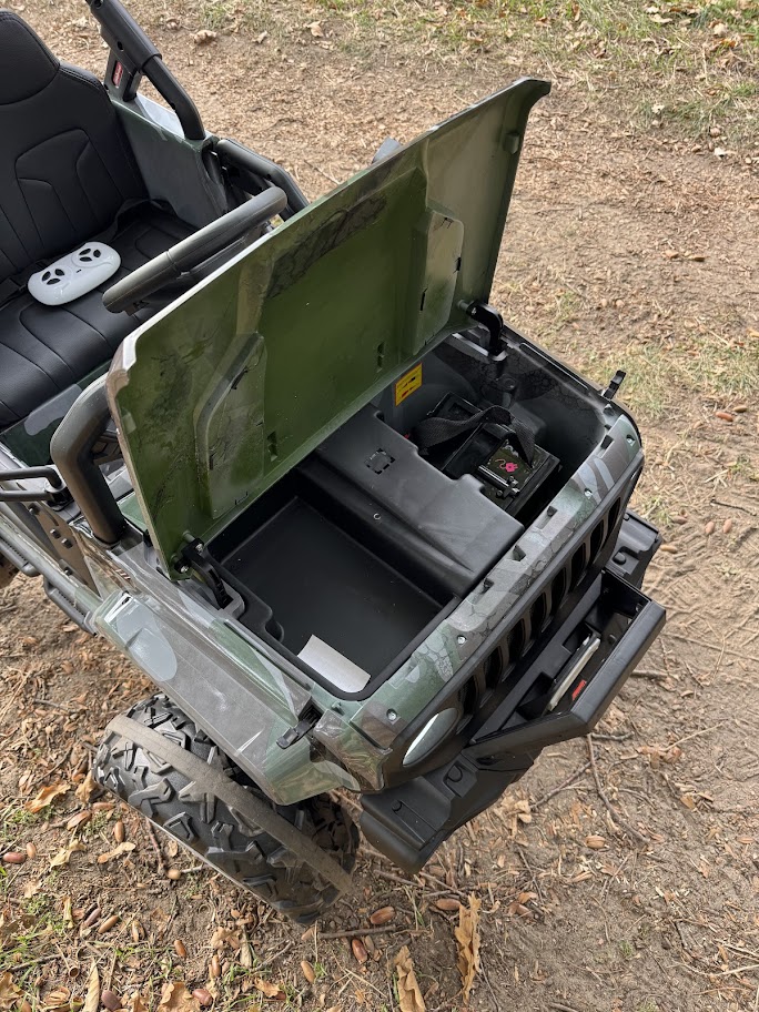 Дитячий електромобіль Bambi Jeep Off-Road Military (MP3) з автофарбуванням та ручкою для транспортування, камуфляж зелений