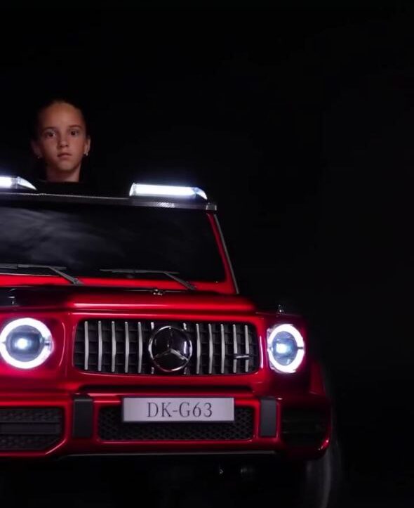 Дитячий двомісний повнопривідний електромобіль Mercedes G63 з автофарбуванням, до 80 кг, червоний