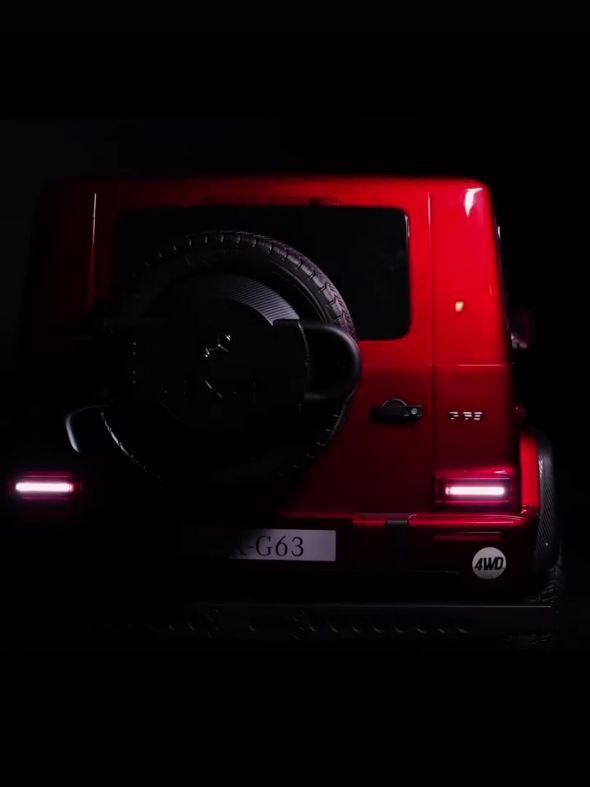 Дитячий двомісний повнопривідний електромобіль Mercedes G63 з автофарбуванням, до 80 кг, червоний