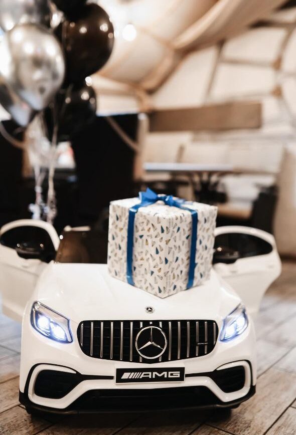 Дитячий повнопривідний електромобіль Bambi Mercedes-Benz GLC 63S, білий
