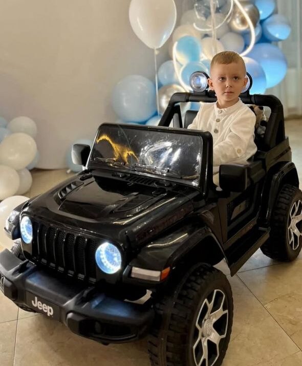 Дитячий повнопривідний електромобіль Bambi Jeep Rubicon (MP3) з багажником, ручкою для транспортування, рухливим капотом та автофарбуванням, чорний