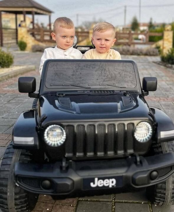 Дитячий повнопривідний електромобіль Bambi Jeep Rubicon (MP3) з багажником, ручкою для транспортування, рухливим капотом та автофарбуванням, чорний