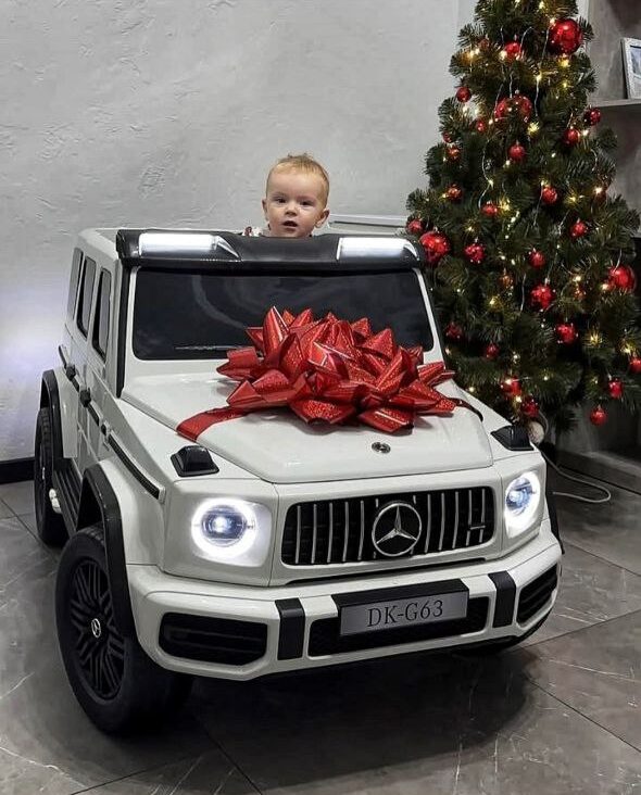 Дитячий двомісний повнопривідний електромобіль Mercedes G63, до 80 кг, білий