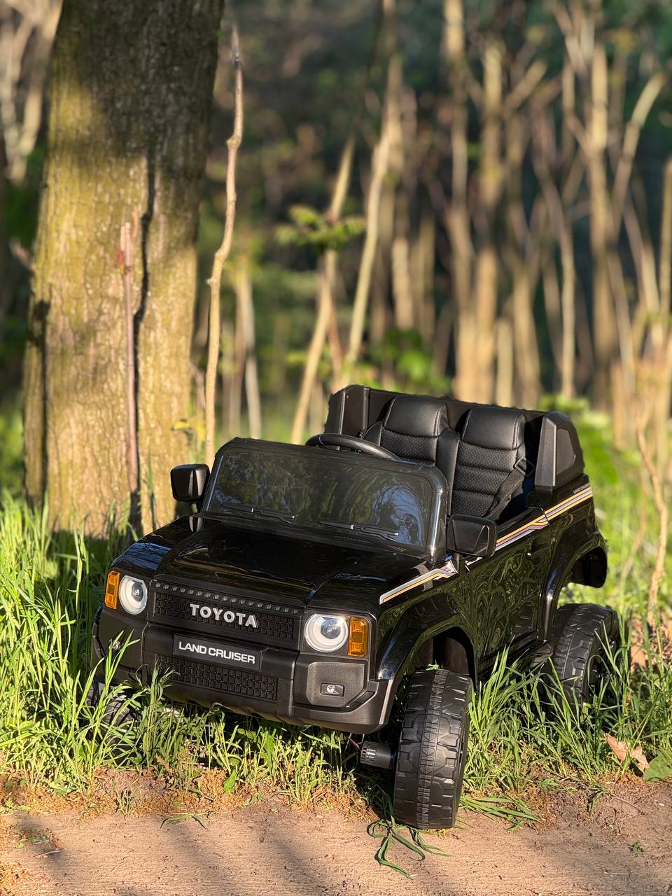 Дитячий електромобіль Toyota Land Cruiser, повнопривідний джип, чорний