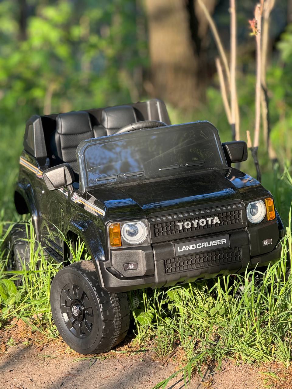 Дитячий електромобіль Toyota Land Cruiser, повнопривідний джип, чорний