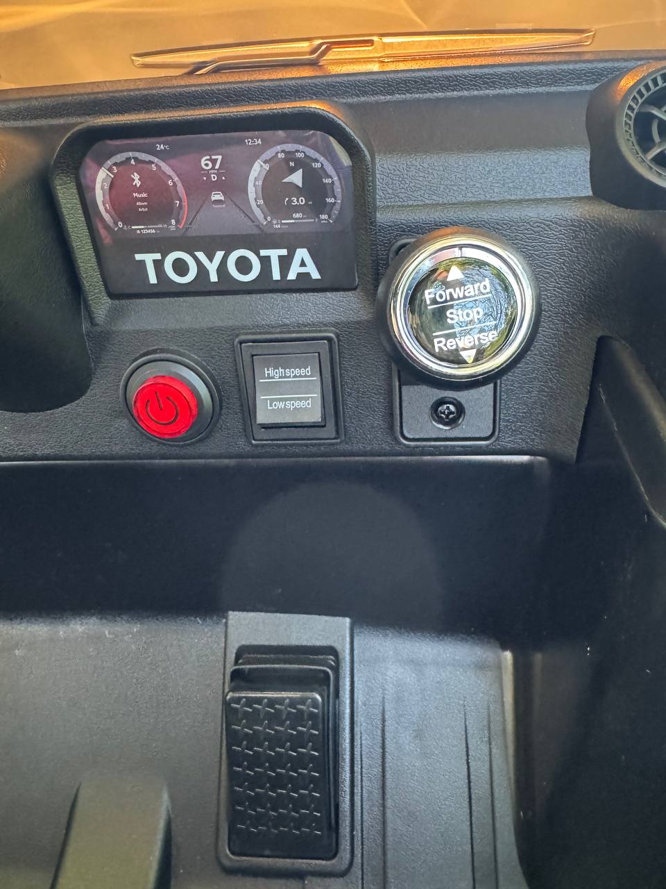 Дитячий електромобіль Toyota Land Cruiser, повнопривідний джип, чорний