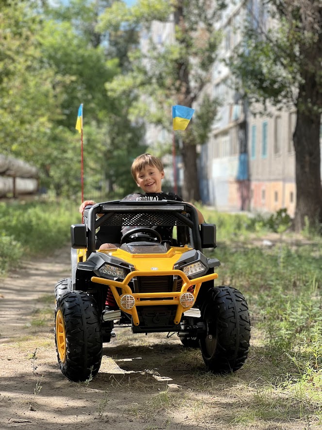Дитячий Bambi Buggi повнопривідний з прапорцями, жовтий