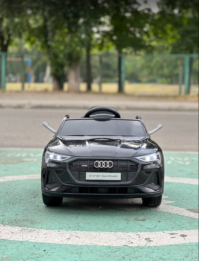 Дитячий електромобіль з пультом керування Bambi Audi E-Tron SPORTBACK, чорна