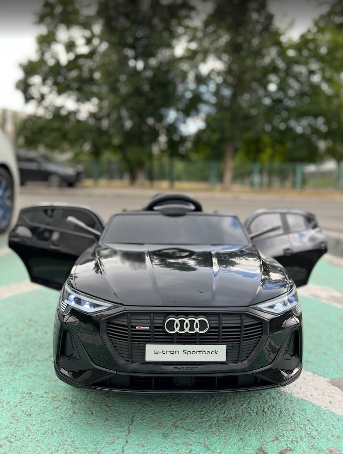 Дитячий електромобіль з пультом керування Bambi Audi E-Tron SPORTBACK, чорна